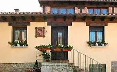 Villa de San Leonardo en San Leonardo de Yagüe (Soria) - Foto 1