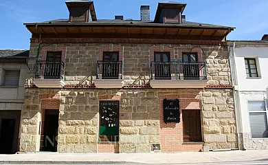 El Almendro de María en Columbrianos (León) - Foto 1