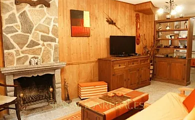 Los 2 Yugos en Navaluenga (Ávila) - Foto 3