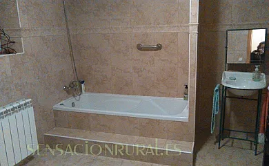 CASA Y APARTAMENTOS CORRAL CASIANO en Robledo de la Guzpeña (León) - Foto 15