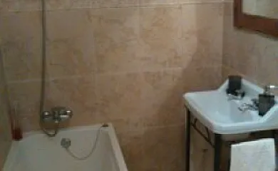 CASA Y APARTAMENTOS CORRAL CASIANO en Robledo de la Guzpeña (León) - Foto 16