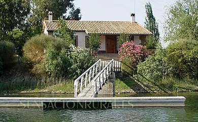 Complejo de Turismo Rural Isla del Zujar en Castuera (Badajoz) - Foto 1