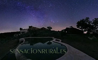 Entre Encinas y Estrellas en Fregenal de la Sierra (Badajoz) - Foto 1