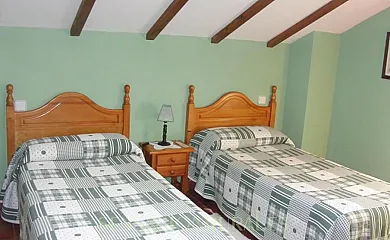 Posada y apartamentos El Acebo en Ubiarco (Cantabria) - Foto 14