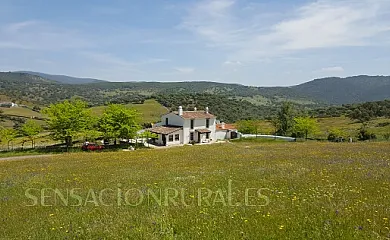 Cortijo los Bogonales en Arroyomolinos De Leon (Huelva) - Foto 1