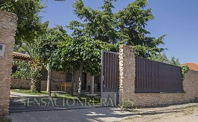 Los granaos en Las Casas Del Rio (Ciudad Real) - Foto 18