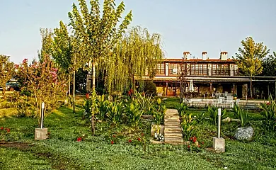 Caserío de los Diez Cerezos en Jarandilla de la Vera (Cáceres) - Foto 8