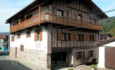 Casa Iriondoa I y II en Etxalar (Navarra) - Foto 1