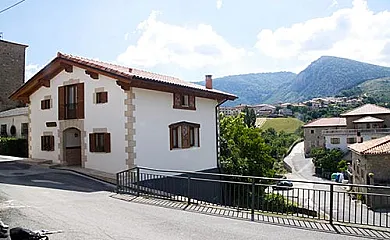 Casa Rural Gure Txokoa en Ollo (Navarra) - Foto 1