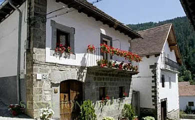 Casa rural Idiart I y II en Ochagavía (Navarra) - Foto 1