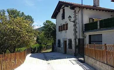 Casa Rural Zubiarena en Satrustegi (Navarra) - Foto 1