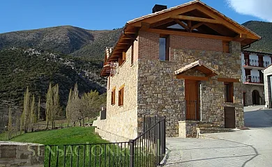 El Chinebro en Biescas del Valle de Bardaji (Huesca) - Foto 1