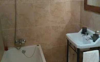 CASA Y APARTAMENTOS CORRAL CASIANO en Robledo de la Guzpeña (León) - Foto 22