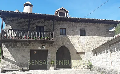 Casa Manchito I y II en Izal (Navarra) - Foto 1