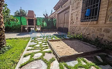 Los granaos en Las Casas Del Rio (Ciudad Real) - Foto 2