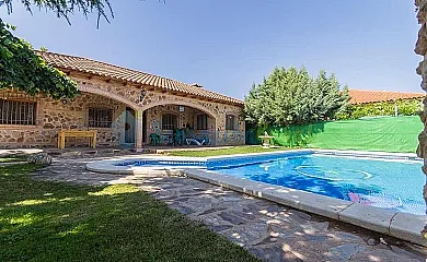 Los granaos en Las Casas Del Rio (Ciudad Real) - Foto 16