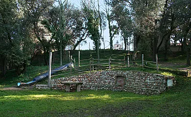 Can Menosa, Ca la Sastressa y El Graner en Sant Esteve de Guialbes (Girona) - Foto 5