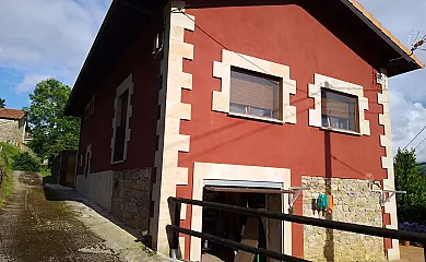 Tres Casas en Villafufre (Cantabria) - Foto 1