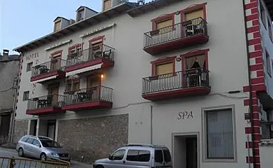 Apartamentos y Hotel Casa Domenc en Arén (Huesca) - Foto 1