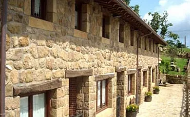 Posada y Viviendas Rurales Fuente de Güelo en San Bartolomé de Meruelo (Cantabria) - Foto 1