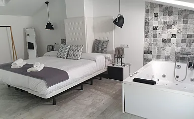 Hostal Cabañas en Carboneras de Guadazaón (Cuenca) - Foto 1