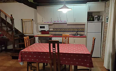 Las Carolinas en Anaz cerca de Cabárceno en Medio Cudeyo (Cantabria) - Foto 4