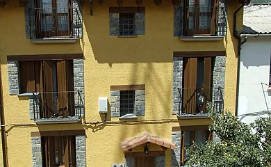 Apartamentos Ibón en Campo (Huesca) - Foto 1