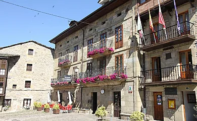 Posada Casa de Don Guzmán en Vega de Pas (Cantabria) - Foto 1