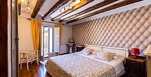 Vinotinto Apartamentos 004