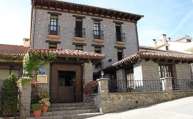 Hostal Hospederia Sagasta en Torrecilla En Cameros (La Rioja) - Foto 1