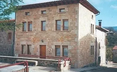 Casa de Primitiva y Casa del Abuelo Víctor en Tolbaños de Abajo (Burgos) - Foto 1