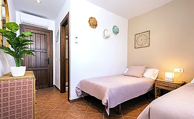 Alojamientos La Axarquia en Alcaucin (Málaga) - Foto 10