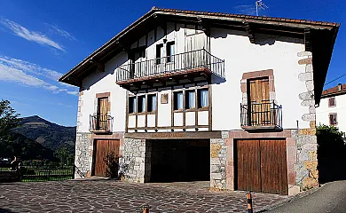 Casa Gamioa I y II en Gartzain (Navarra) - Foto 1