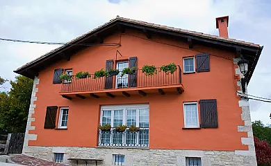 Casa Rural Mendiburu Landetxea en Osinaga (Navarra) - Foto 1