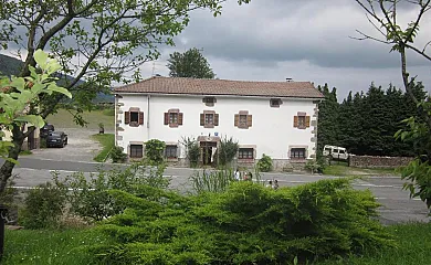 Hostal Venta San Blas en Almandoz (Navarra) - Foto 1