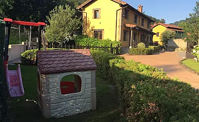 Los Avellanos y Casa La Capellanía en Celis (Cantabria) - Foto 1