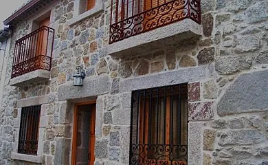 Casa rural La Plaza en Villatoro (Ávila) - Foto 1