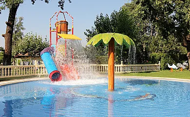 Complejo Turístico La Cabaña en La Adrada (Ávila) - Foto 1