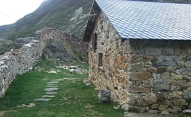 La ventana de torre en Cabrillanes (León) - Foto 1