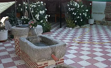 Los Cantones en Villanueva Del Aceral (Ávila) - Foto 3