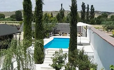 HEARTS & PONIES Apartamentos con piscinas privadas de invierno y verano y suites con jacuzzis en Chinchón (Madrid) - Foto 6