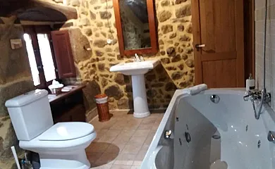 Posada y Viviendas Rurales Fuente de Güelo en San Bartolomé de Meruelo (Cantabria) - Foto 13