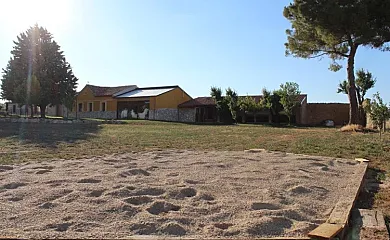 Finca Casa Rural Las Cercadas en Revilla Vallejera (Burgos) - Foto 3