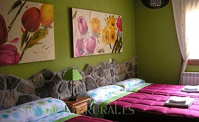 Alojamientos para grupos de 4 a 100 personas. PRECIOS ESPECIALES para familias en Navaluenga (Ávila) - Foto 4