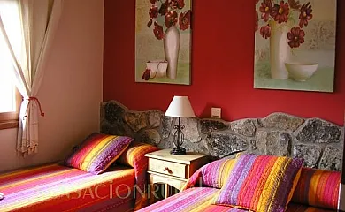 Alojamientos para grupos de 4 a 100 personas. PRECIOS ESPECIALES para familias en Navaluenga (Ávila) - Foto 5