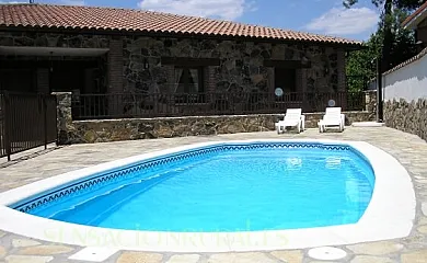 Alojamientos para grupos de 4 a 100 personas. PRECIOS ESPECIALES para familias en Navaluenga (Ávila) - Foto 9