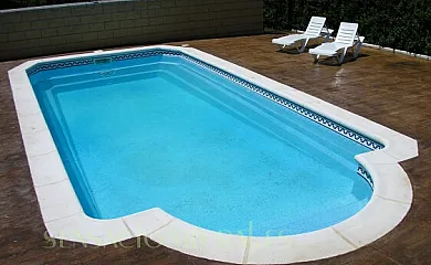 Alojamientos para grupos de 4 a 100 personas. PRECIOS ESPECIALES para familias en Navaluenga (Ávila) - Foto 12