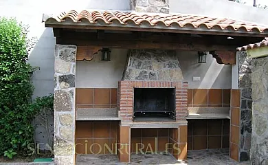 Alojamientos para grupos de 4 a 100 personas. PRECIOS ESPECIALES para familias en Navaluenga (Ávila) - Foto 13