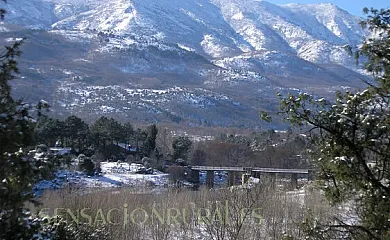 Alojamientos para grupos de 4 a 100 personas. PRECIOS ESPECIALES para familias en Navaluenga (Ávila) - Foto 18