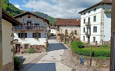 Apartamentos Turísticos Rurales Tresanea en Ituren (Navarra) - Foto 1